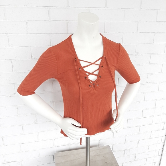 TopShop Ribbed Lace Up Crop Top - Picture 2 of 6